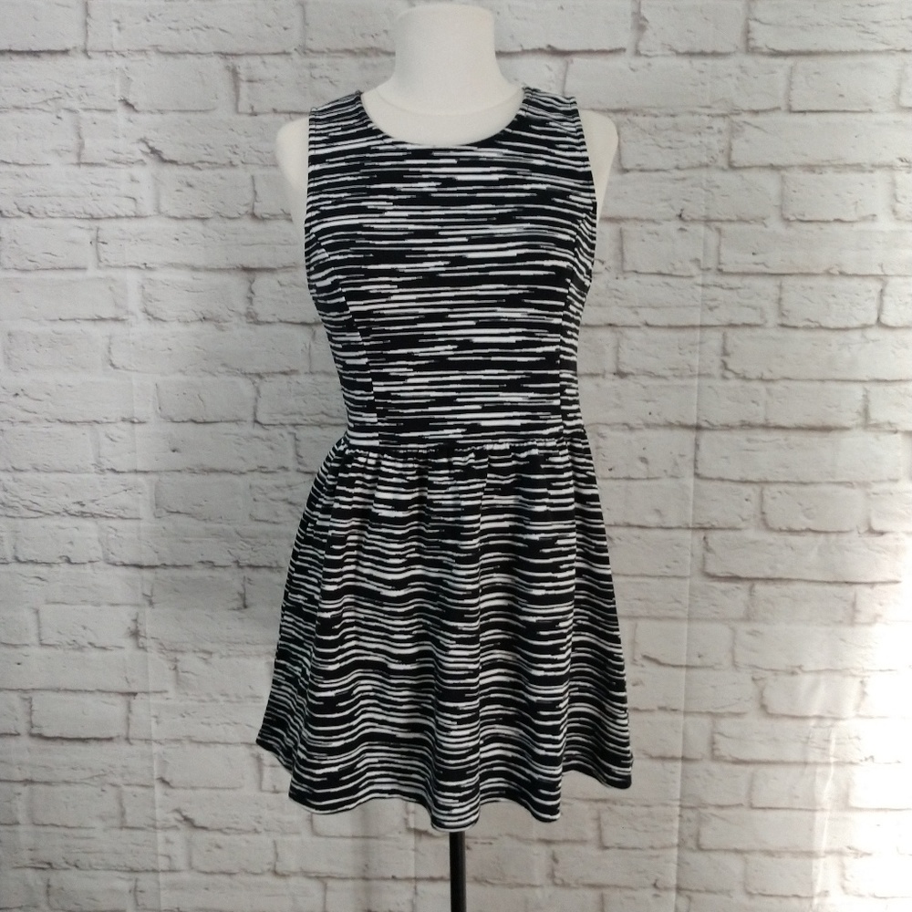 Divided by H&M black & white dress